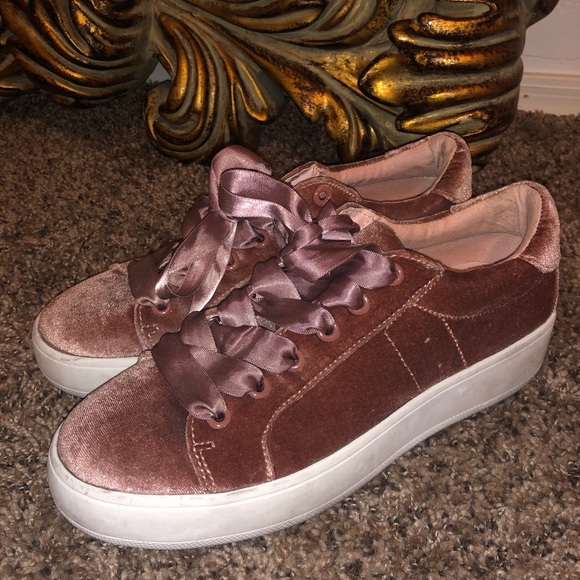 Mauve Velvet Steve Madden Sneakers - Picture 3 of 4